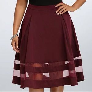 EUC Torrid Retro Goth Burgundy Textured Mesh Panel Midi Swing Skirt Plus Size 20
